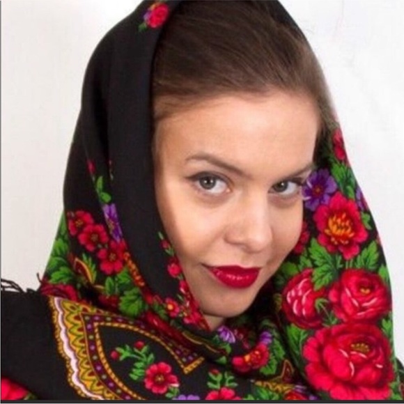 Eye catching Gorgeous with Fringe Shawl, Wrap. Very Festive - Picture 13 of 15